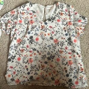 Women’s large Skies are blue floral short sleeve top